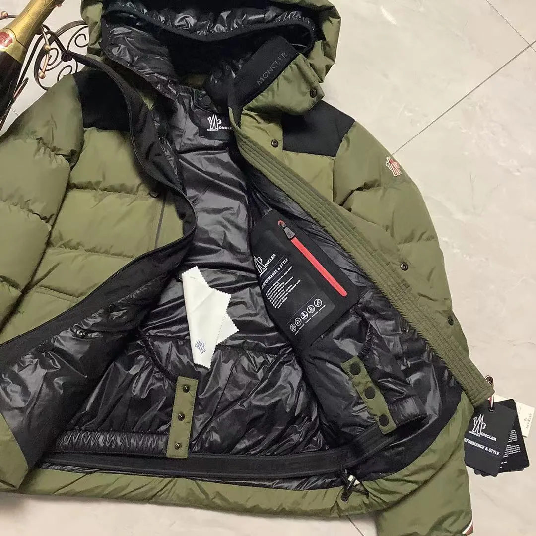 Monler 24 New Arrival Bauges ， Cowhide Leather ， 。 ， ， Moncler 。 90 ：Black ， ，Green Size:1.2.3.4.5（M～3xl）